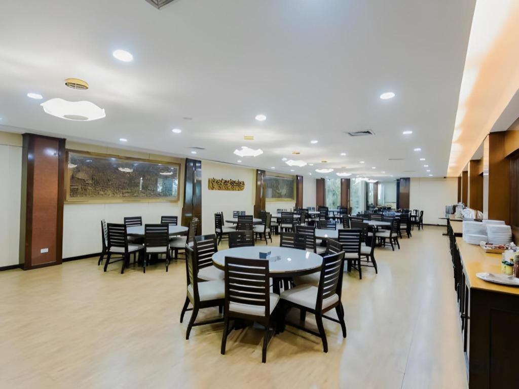 Sarita Chalet y spa Hotel Jomtien Exterior foto